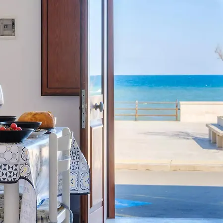 Sea Breeze Sea View Seafront Holiday home *