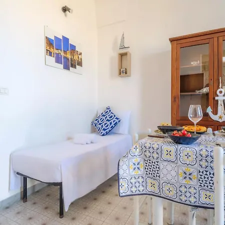 Sea Breeze Sea View Seafront Holiday home