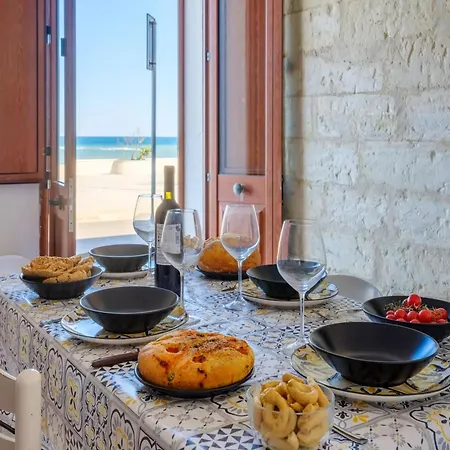 Sea Breeze Sea View Seafront Holiday home *
